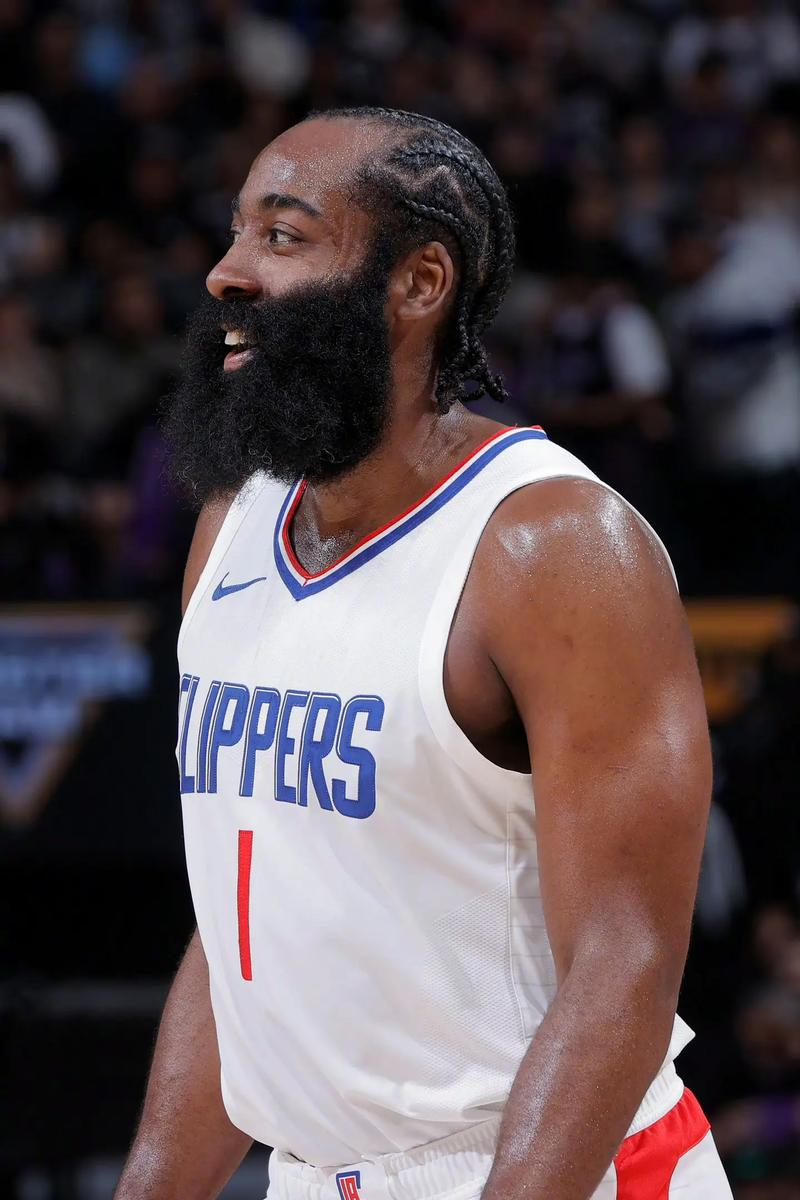 比肩大鸟！布朗成绿军队史第二位单场40分5板5助5断球员（追平大鸟纪录！布朗成绿军史上第2位单场40分5板5助5断的球员）