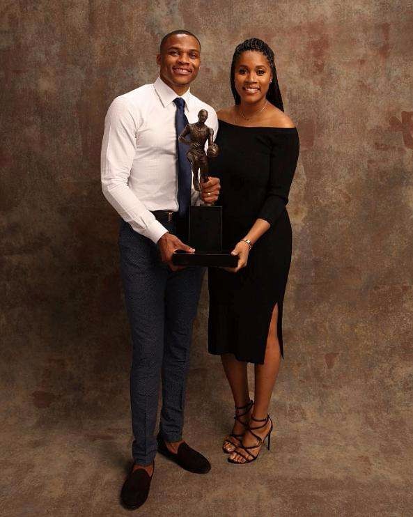 美记：字母哥对交易流言感到不适，很多传闻出自他的经纪人（美媒：字母哥对交易传闻感到不适，多数消息源自其经纪人）