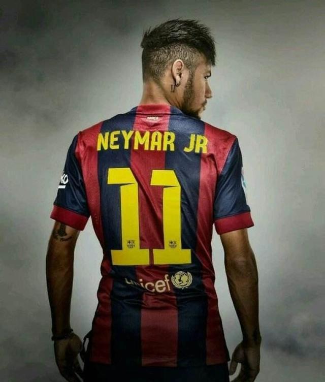 西甲身价更新：姆巴佩重回2亿欧并列榜首，居莱尔上涨3000万欧（西甲身价最新调整：姆巴佩回升至2亿欧并列第一，居莱尔身价涨3000万欧）