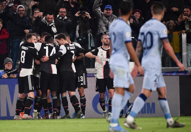 罗宾逊状态火热，三分线外精准命中（罗宾逊手感爆棚，外线三分弹无虚发）