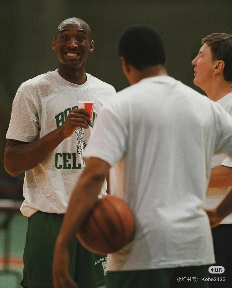 曼联客战水晶宫首发：姆伯莫PK马特塔，齐尔克泽、格伊出战（曼联客场挑战水晶宫首发出炉：姆伯莫对决马特塔，齐尔克泽与格伊先发）