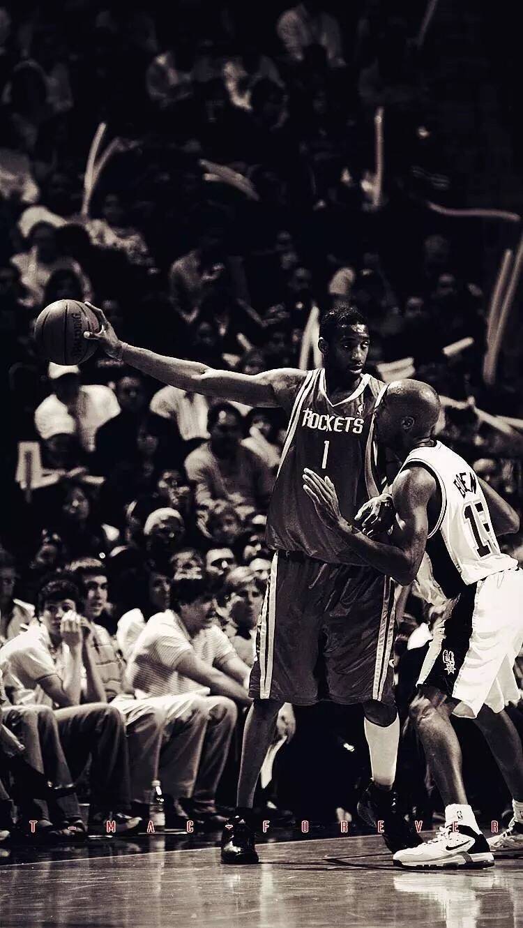 篮球赛场风云突变，三分球盛宴闪耀全场（篮球赛场风云变幻，三分狂潮席卷全场）