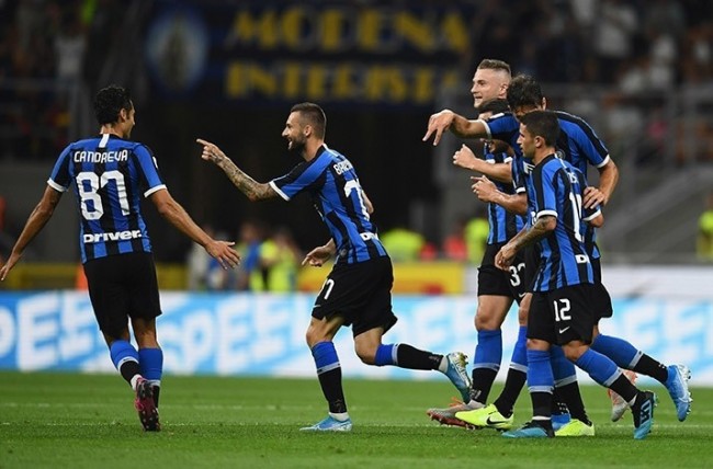 WTT总决赛：王楚钦／孙颖莎3-0林诗栋／蒯曼，收获两连胜（WTT总决赛：王楚钦／孙颖莎3-0完胜林诗栋／蒯曼，迎来两连胜）