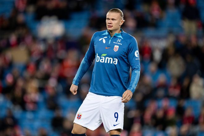 梅西职业生涯获得13座联赛冠军：西甲10冠、法甲2冠、美职联1冠（梅西生涯联赛冠军达13座：西甲10冠、法甲2冠、美职联1冠）