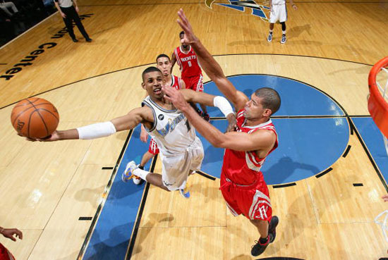 国王球队配合默契更强（国王队默契度更胜一筹）