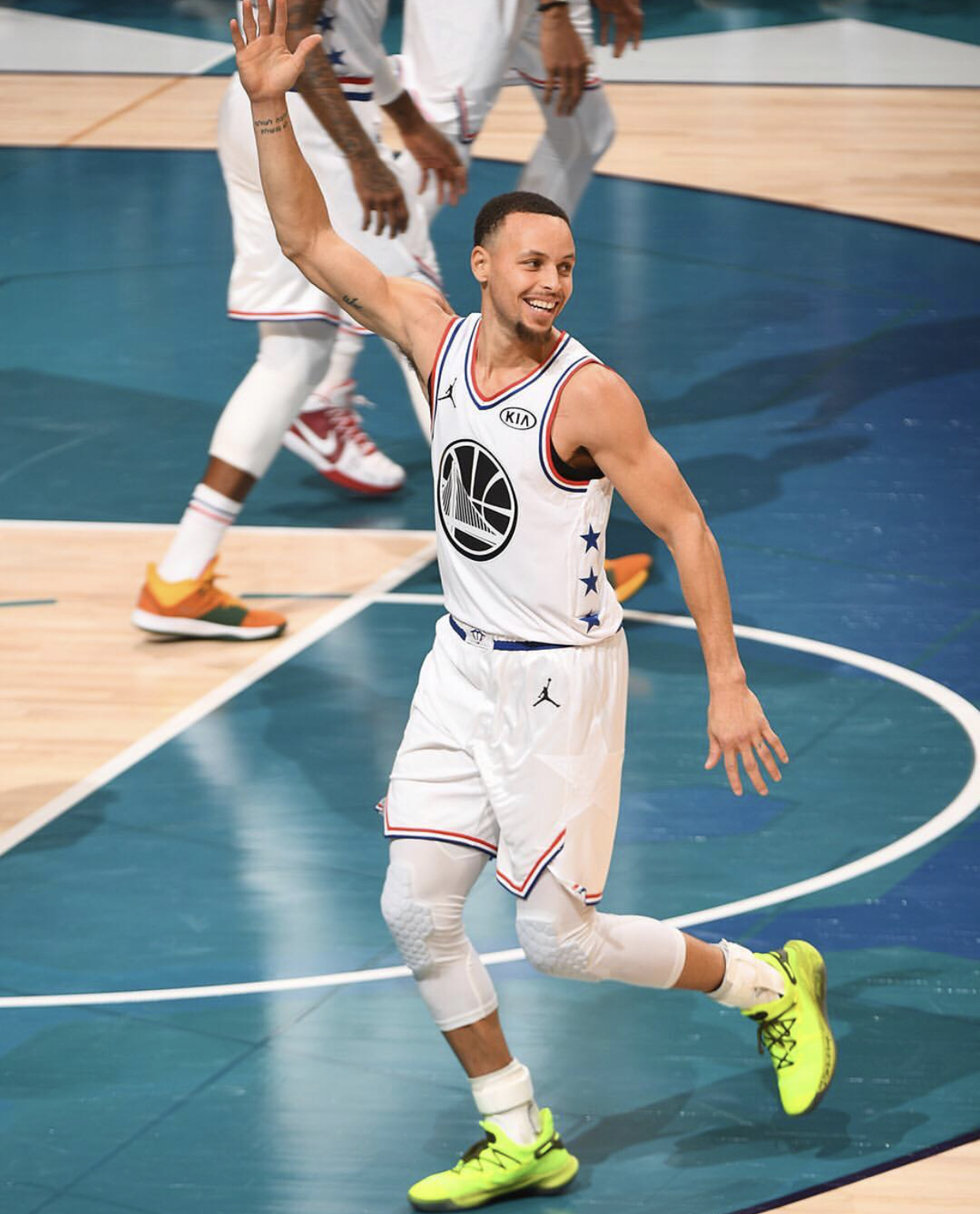 王博谈新援：桑普森&塔克和队友化学反应不错，还有融入空间（王博评新援：桑普森、塔克与队友默契不错 仍有磨合空间）