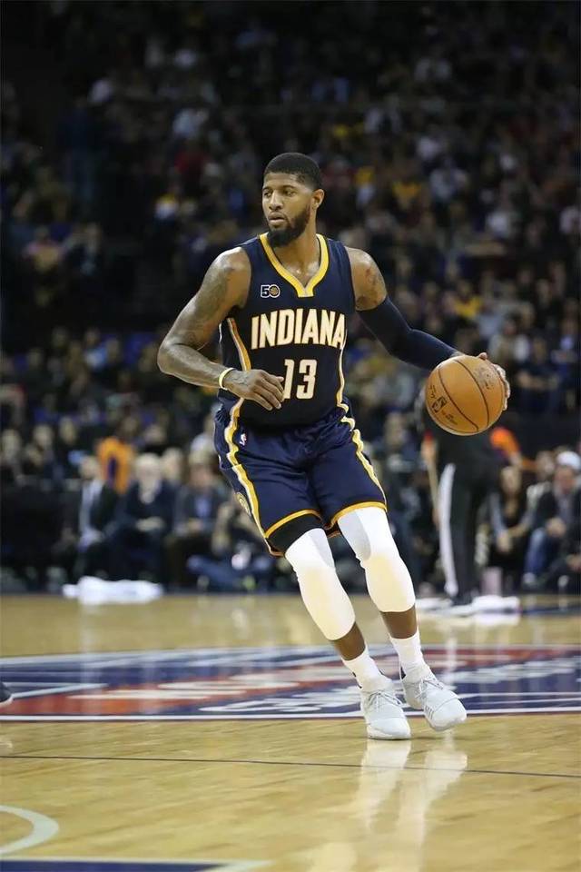 为了赢，你的面相都变了！ 贺希宁在底角用力使相，都快变成布克了（为赢球气质都变了！贺希宁底角强势开火，简直化身布克）