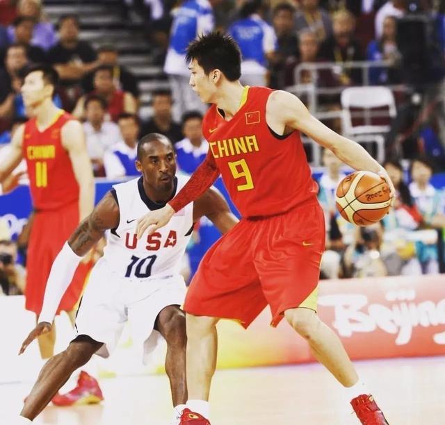 荷媒：两名PSV球迷因袭击马竞球迷被捕，受伤球迷已送医院（荷兰媒体：两名PSV支持者因攻击马竞球迷遭逮捕，伤者已送医）