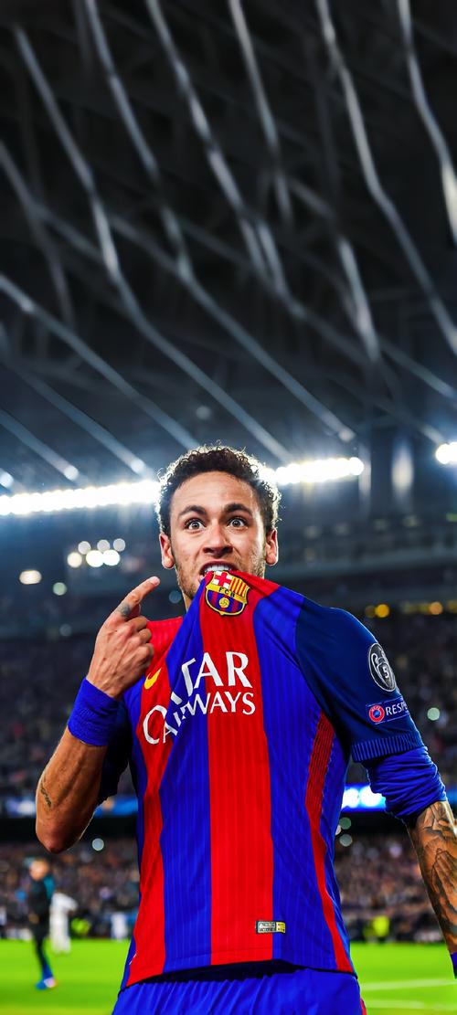 梅西小时候铃声响了不回教室，老师批评他：马拉多纳只有一个（梅西童年上课铃响仍未回班，老师斥责：马拉多纳独一无二）