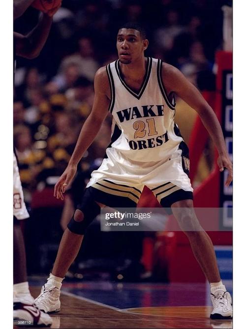 战巴萨贡献2球1助，布鲁日前锋福布斯当选欧冠全场最佳球员（对阵巴萨梅开二度送助攻，布鲁日前锋福布斯当选欧冠全场最佳球员）